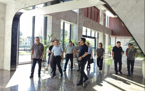 攜手共進，智造未來——金華職業(yè)技術(shù)大學校長梁克東一行到訪杭機股份